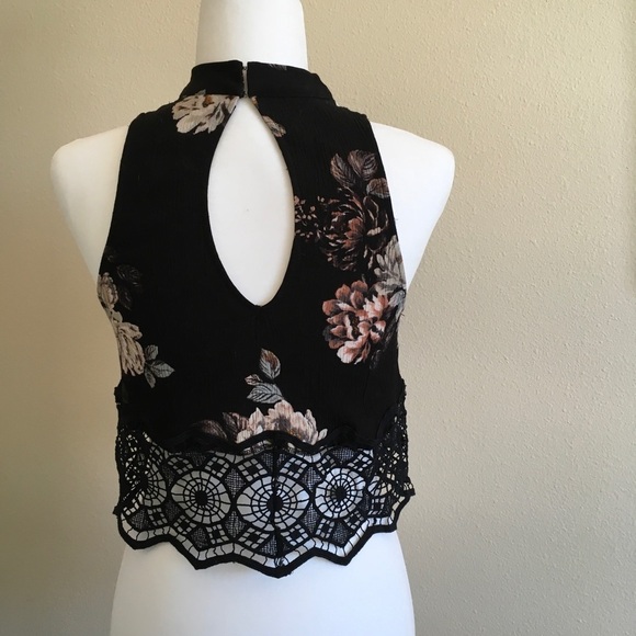Cropped Floral Kendall & Kylie Lace Trim Top - Picture 2 of 5
